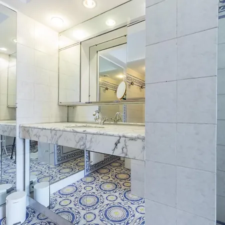 Palais D'orsay 3 Bedrooms Apartment *